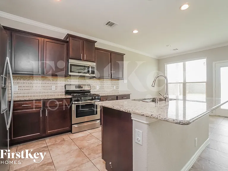 6730 Trinity Trail Ln — Photo 5
