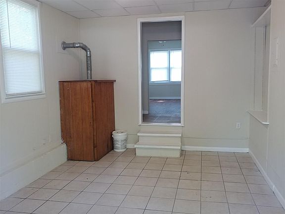 3rd image of 409A Prince St