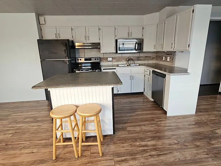 1018 Callahan Drive — Photo 5