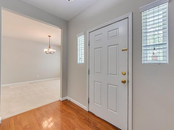3rd image of 608 Summer Stone Dr