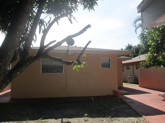 4th image of 329 NE 34th St