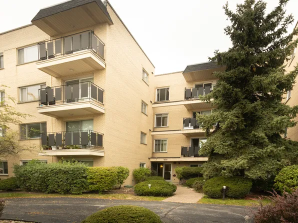 8230 Elmwood Ave APT 204, Skokie, IL 60077