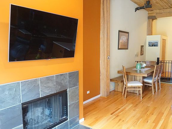 4th image of 2333 W Saint Paul Ave