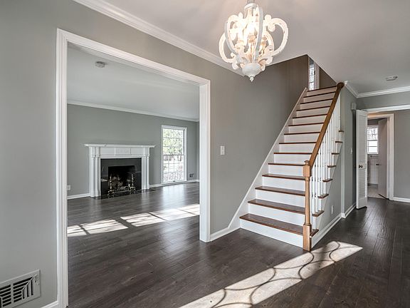 4th image of 1709 Gardiner Ln