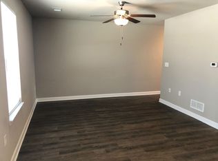 1424 NE Mary Ct, Grain Valley, MO 64029