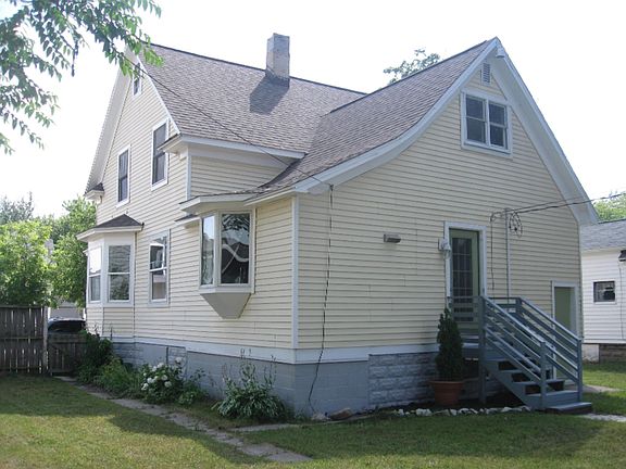 4th image of 627 Fulton St