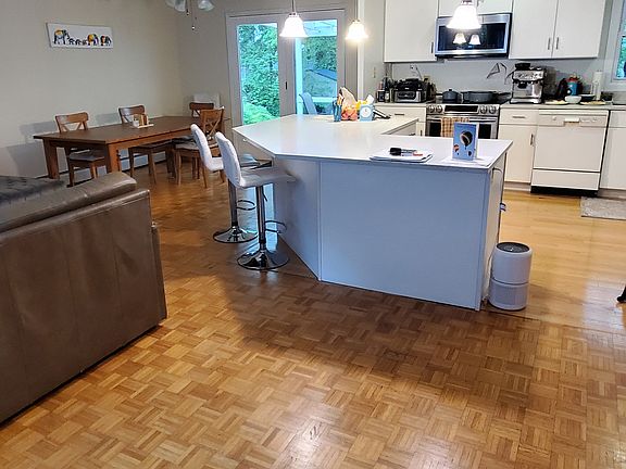 2nd image of 1915 Norwood Ln