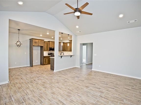 4th image of 2762 S Olive Ct