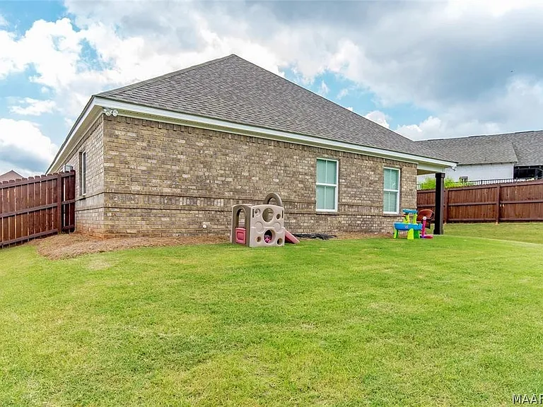 1123 Benjamin Way — Photo 32