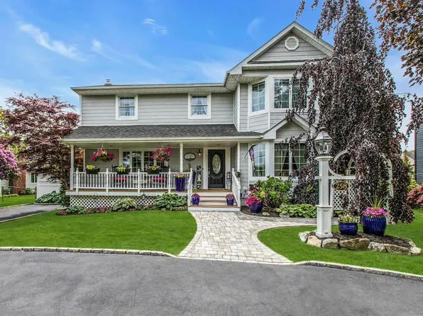 258 Timberpoint Road, East Islip, NY 11730