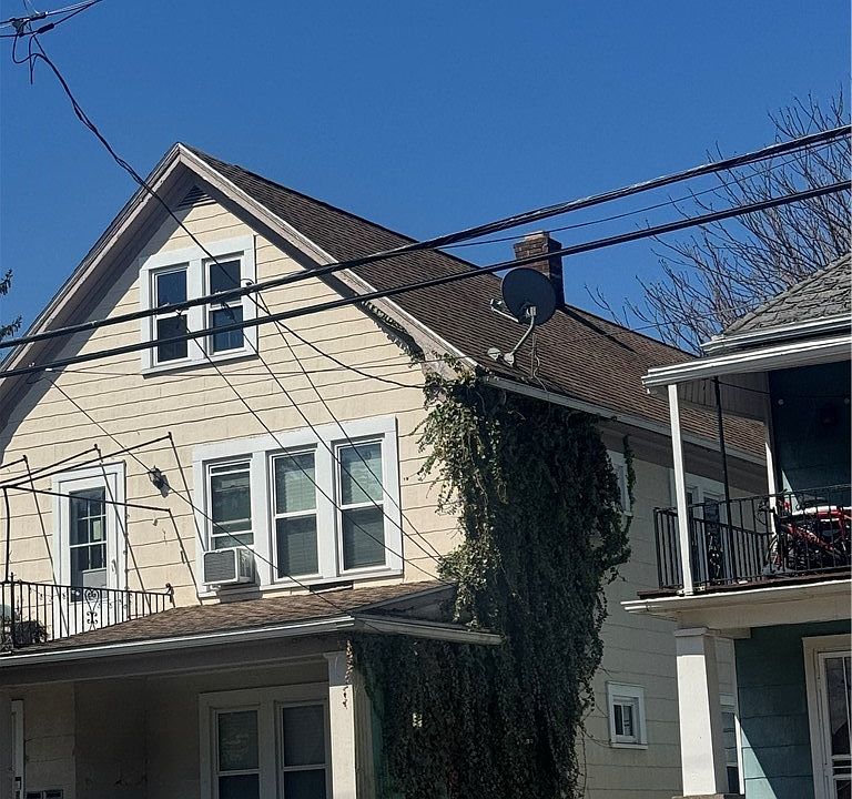 2nd image of 446 Moselle St