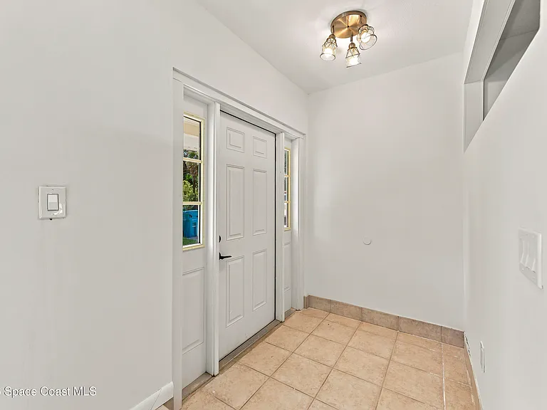 215 Pelican Dr — Photo 3