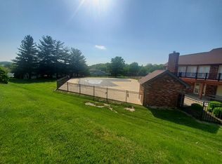 17 Thornhurst Ct, Columbia, IL 62236