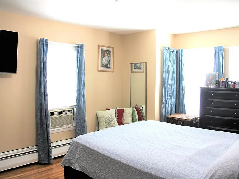 18 Carroll St #2 — Photo 4