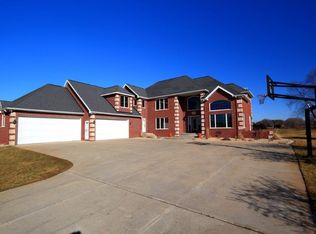 1860 Sheryl Ln, Stoughton, WI