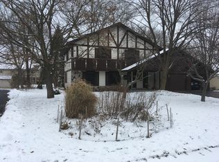 942 Woodgate Ct, Oconomowoc, WI 53066