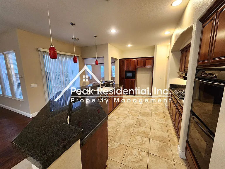1044 Sandwick Way — Photo 11