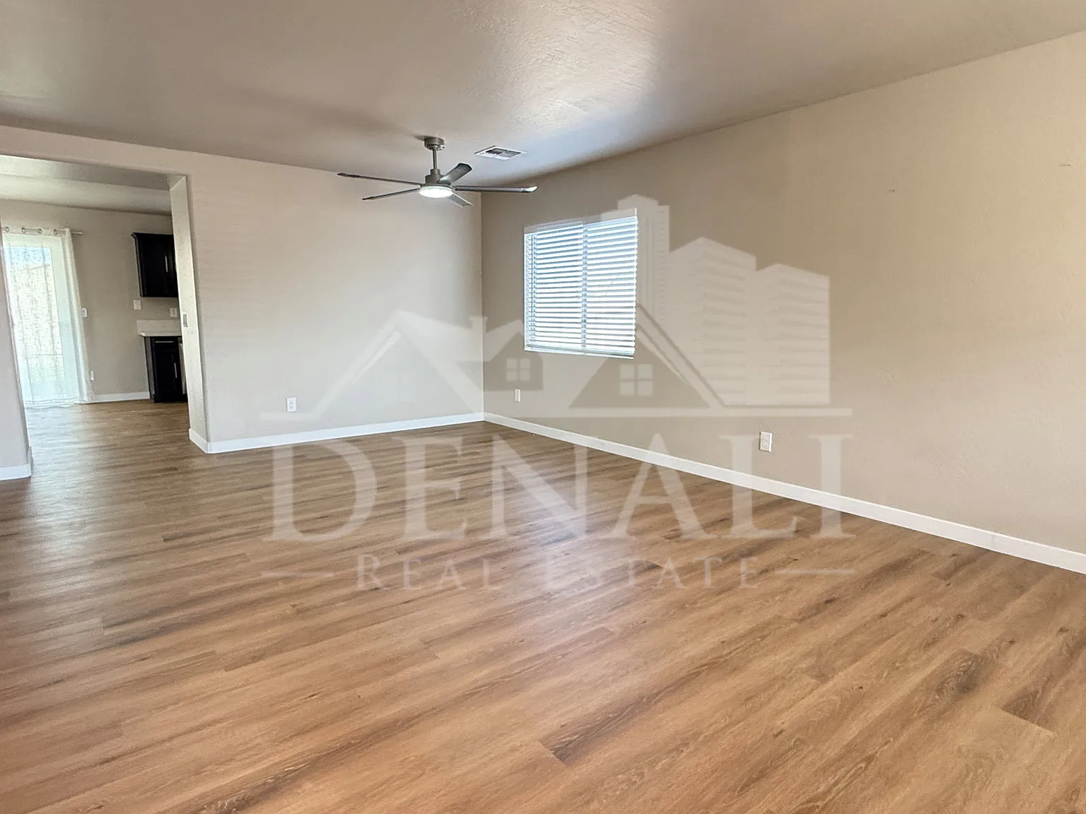 4 bed, 3.0 bath, 2375 sqft, $2,300 — Photo 3