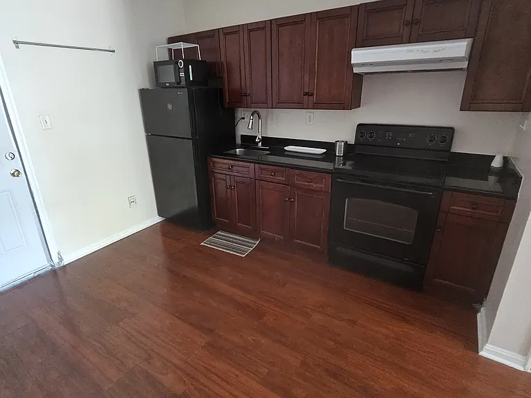 722 7th St SE #1 — Photo 8
