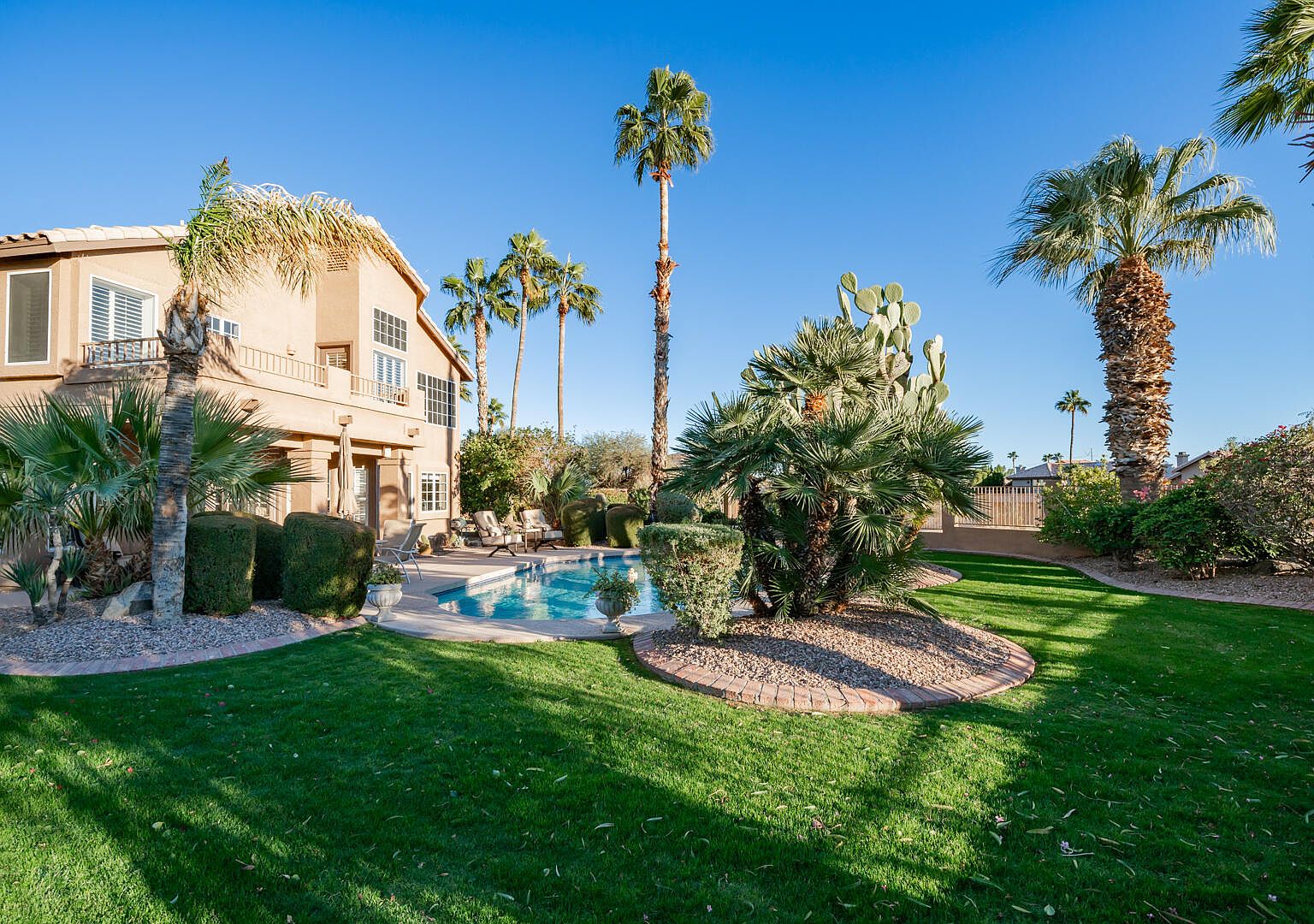 1545 E Briarwood Ter