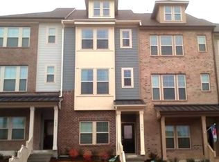 586 Village Loop Dr, Apex, NC 27502