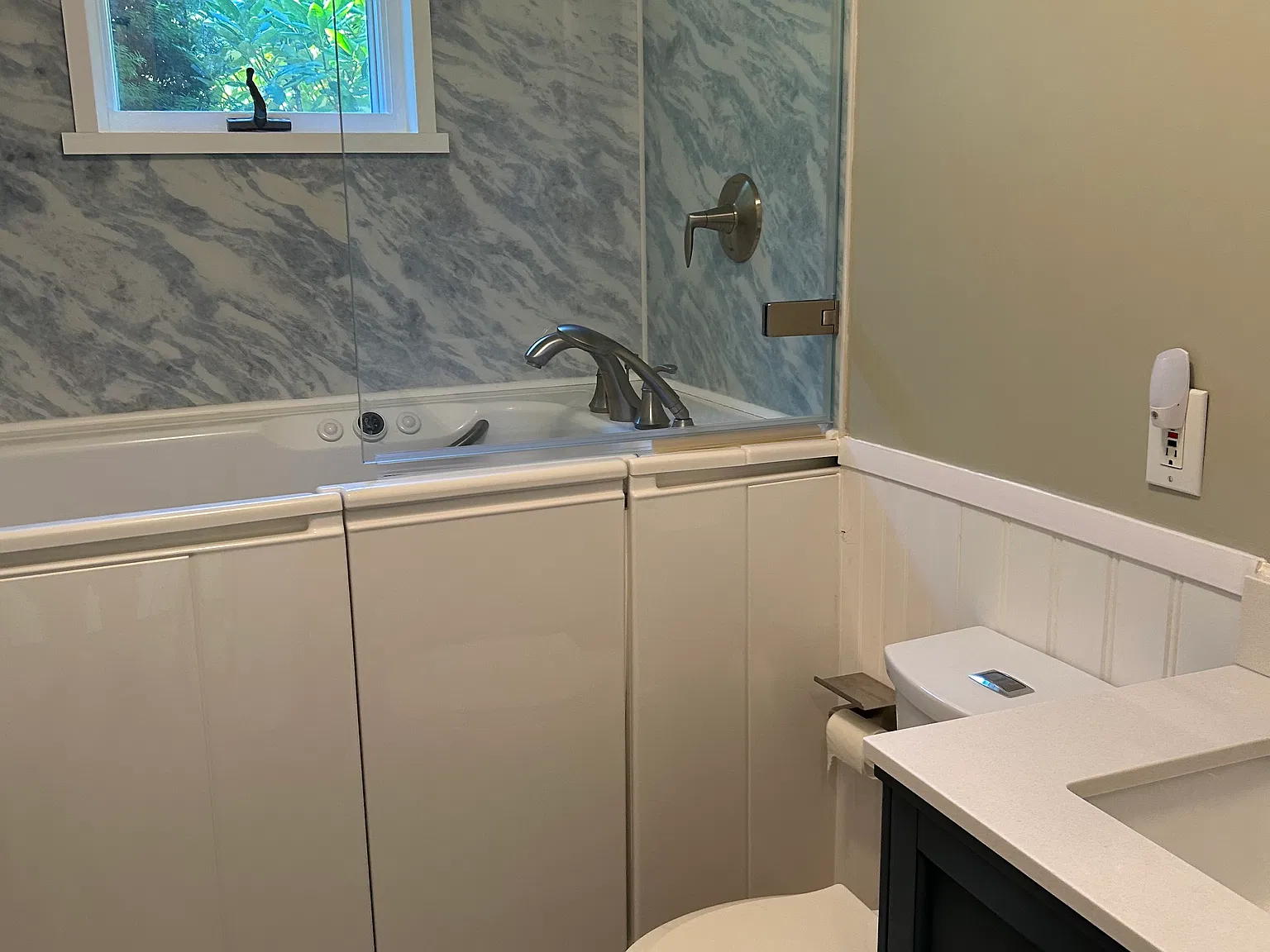 2 bed, 975 sqft, $3,900 — Photo 2