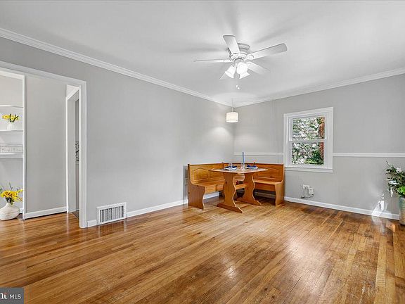 3rd image of 4219 Round Hill Rd