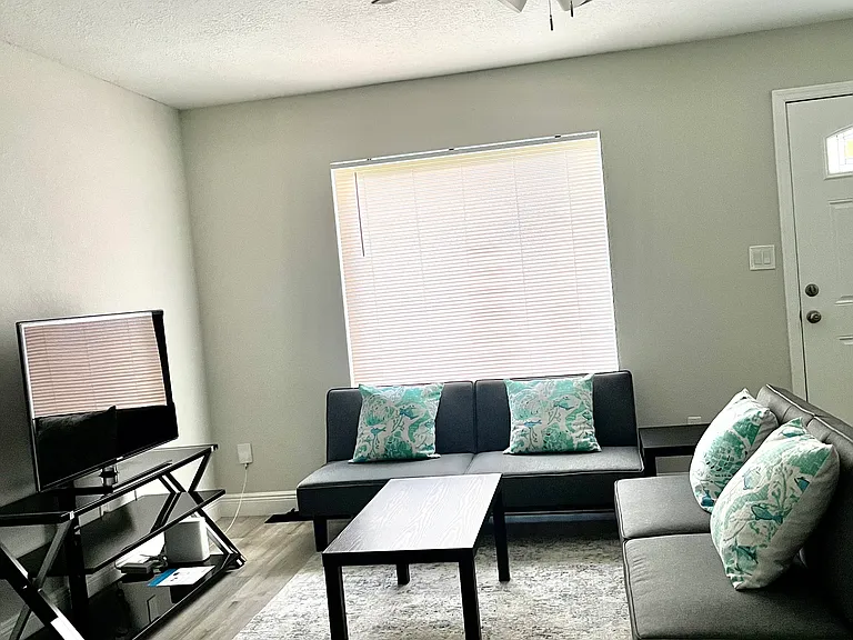 2930 Kinnon Dr — Photo 3