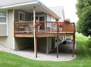 207 Lighthouse Way S, Manistee, MI 49660