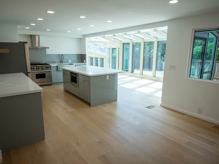Open Kitchen adjacent to dinning area