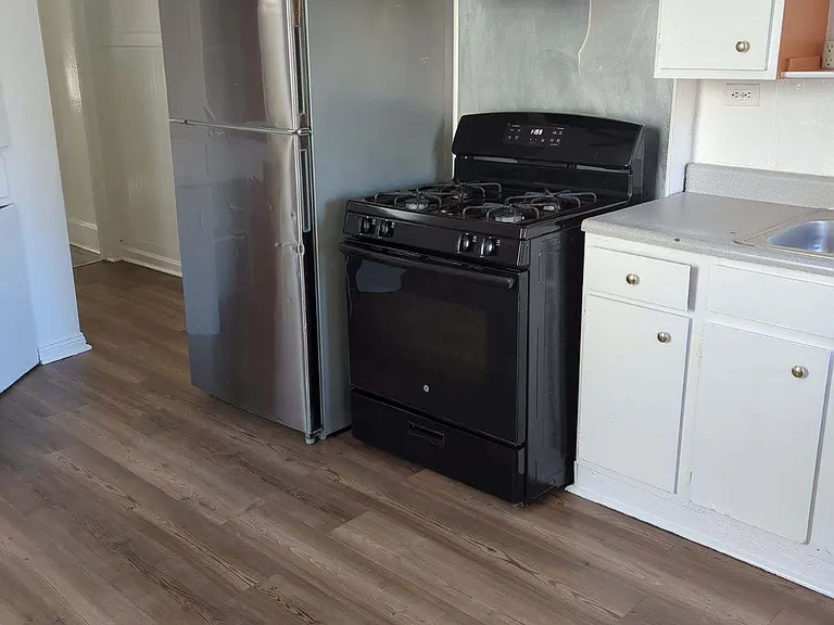 775 Lucas Pl — Photo 4