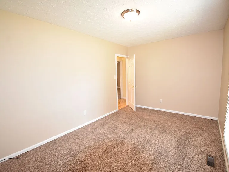333 McFadyen Dr — Photo 10