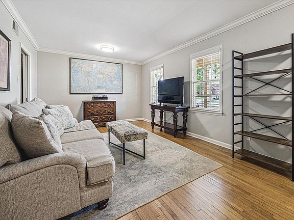 4th image of 1683 Dorset Dr