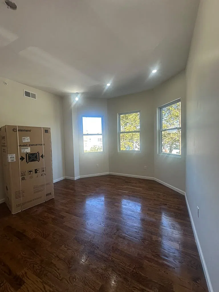 3 bed, $3,150 — Photo 2