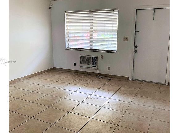 4th image of 17 NE 2nd Ave APT 106