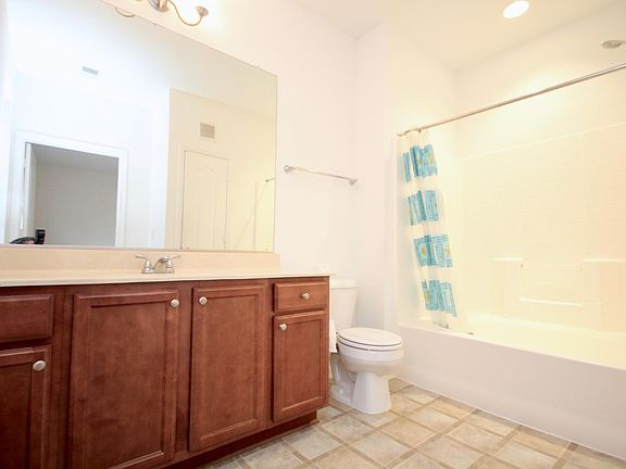 2nd image of 912 Southmoor Dr Unit 201