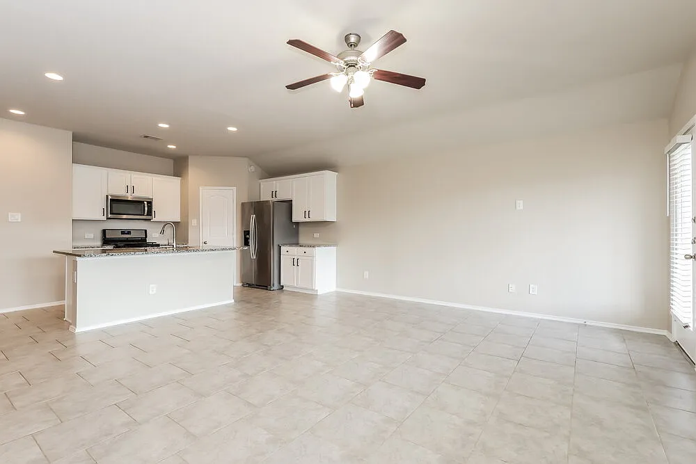 4 bed, 2.0 bath, 1895 sqft, $1,895 — Photo 4
