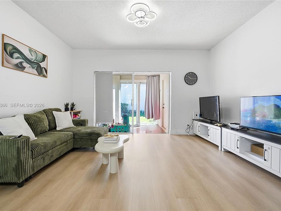 1st image of 2 Simonton Cir