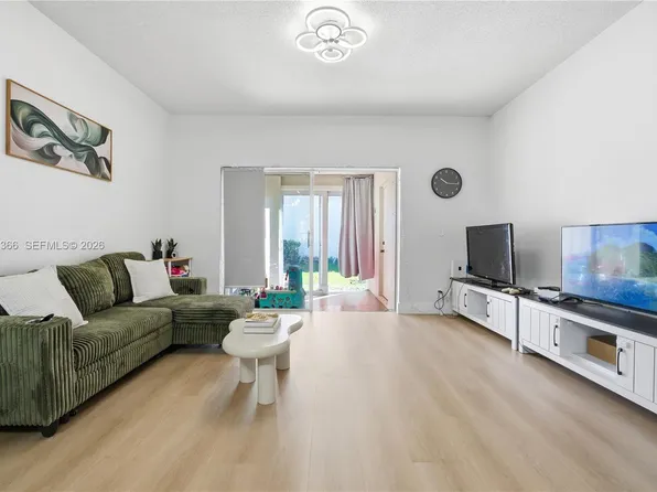 2 Simonton Cir, Fort Lauderdale, FL 33326