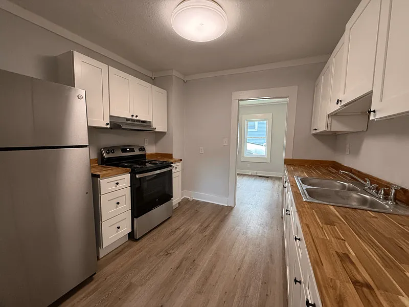 3 bed, 1.0 bath, 1062 sqft, $1,695 — Photo 3