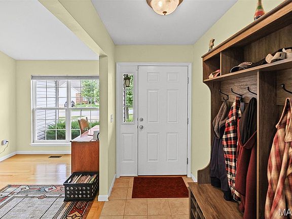3rd image of 6852 Kensington Dr