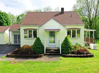 5765 Stone Rd, Lockport, NY 14094