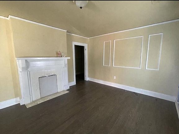 2nd image of 992 Inverness Ave