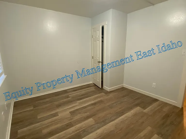 1070 McKinley Ave #8 — Photo 1
