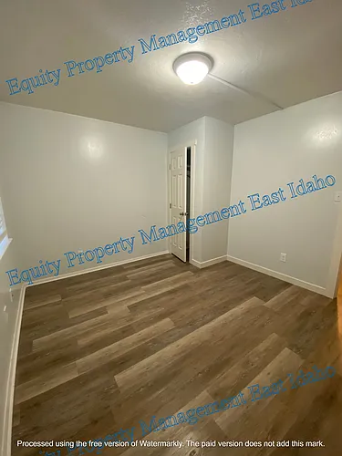 1070 McKinley Ave Photo 1