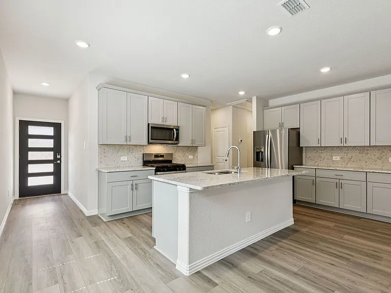 606 Travine Dr — Photo 5