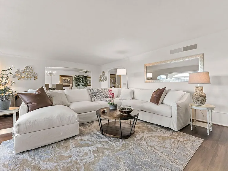 990 W Parkhill Dr — Photo 8