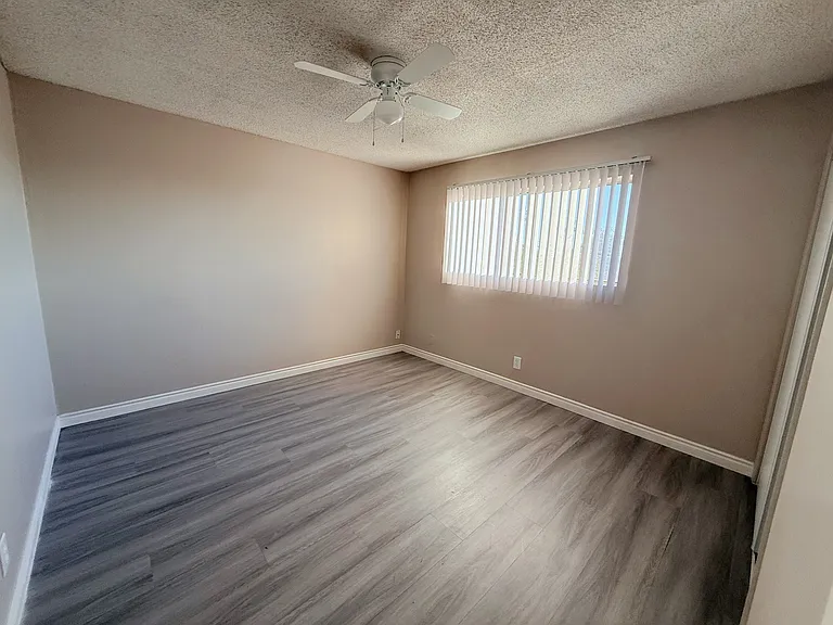 1240 - 1280 N San Gabriel Ave — Photo 16