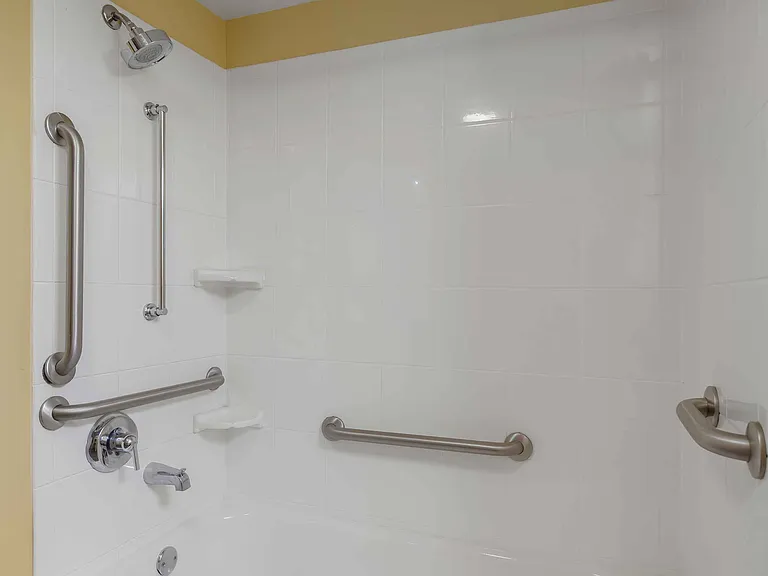 2 Bedroom Suite - 2 Queen Beds