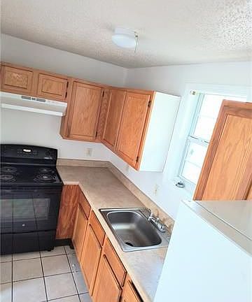 3rd image of 7517 Benjamin St #6